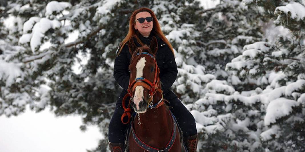 Aziziye Tabyaları beyaz örtüyle kaplandı, Türk geleneği başladı: At sırtında dört nala koşturuyorlar 5